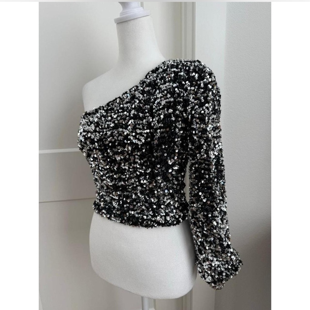 ✨NWOT One-Shoulder Black & Silver Sequin Top